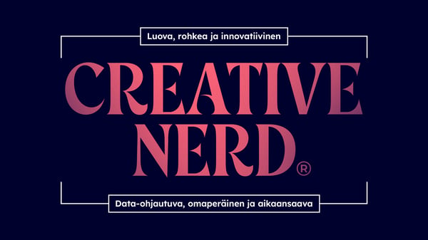 Luova, rohkea ja innovatiivinen. Dataohjautuva, omaperäinen ja aikaansaava -tekstit Creative Nerd logon ylä- ja alapuolella.