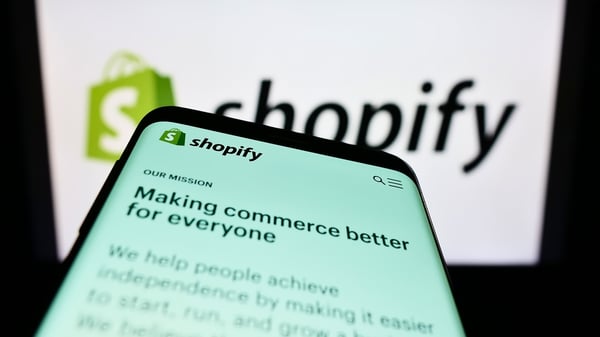 shopify näkymä puhelimen näytöllä